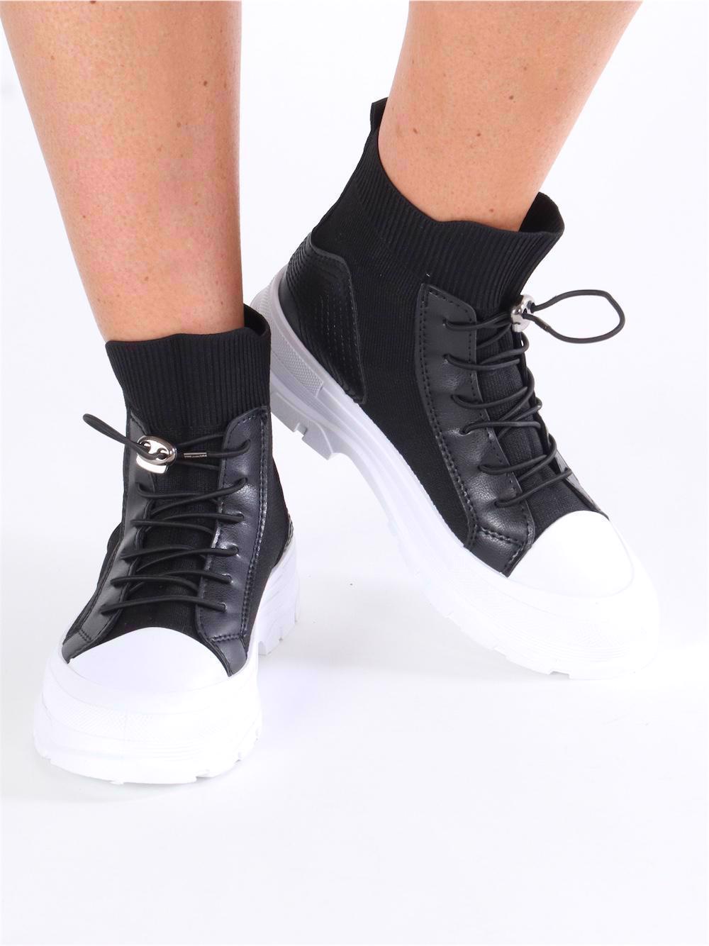 Darcy - Armégrön klänning med blomstermotiv i lagerform